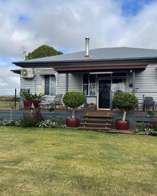 Country charm on acreage