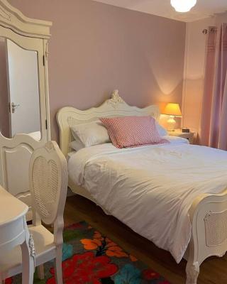 LILY'S LODGE - Beautiful Central Buncrana Home