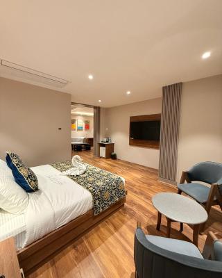 The Olive Hotel Srinagar