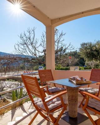 Gorgeous Apartment In Cres With Wifi
