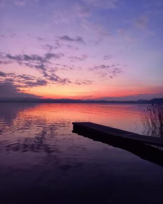 Casa Vacanze La Favola Rosa sul Lago di Varese