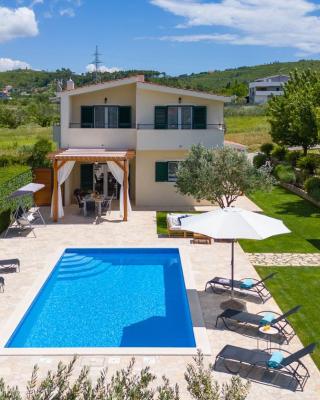 VILLA ROKO with 4 bedrooms, 32sqm heated pool