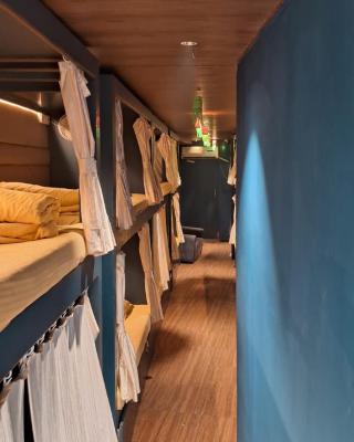 Sinhassan Dormitory Hostel Juhu