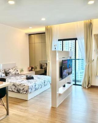 Symphony Tower - Epic City View, Netflix, Free Parking