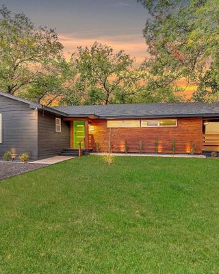 New-The Mod Poppy Large home 10 minutes from it all