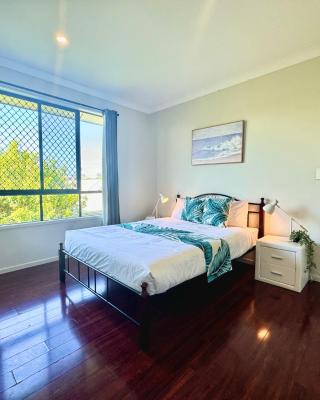 Cozy Share Suite in Coopers Plains - Double Room with Private Bathroom