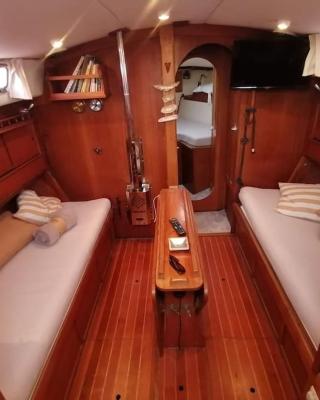 Cozy Sailboat experience