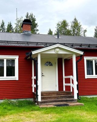 Stuga, lantligt lugnt läge med gott om parkering