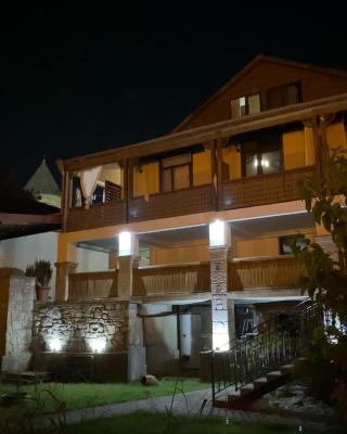 8 rooms