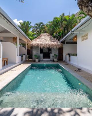 The Hepburn Stylish Single Room Guesthouse with Shared Pool 900m from Seminyak Beach