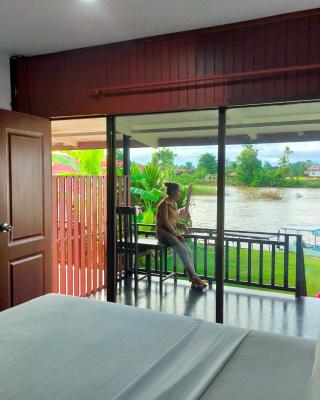 Lao Long Riverside and Budget Garden Guesthouse