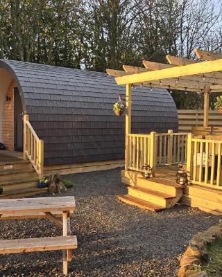 Campsie Luxury Pods with hot tub