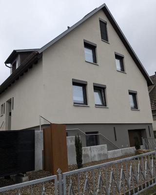 Gemütliche EG Wohnung nahe DAA, Würzburg, A3, A7, A81, in Fuchsstadt