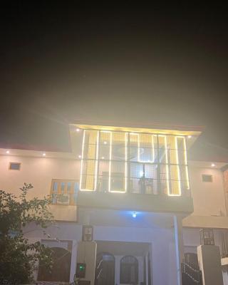 Veda Palace, 900 meter Distancce From Temple