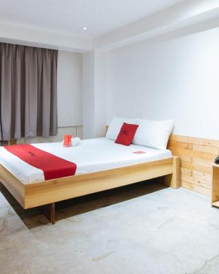 RedDoorz Plus @ Boni Avenue Mandaluyong