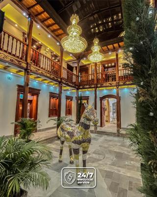 Hotel & Rooftop King Experience by David