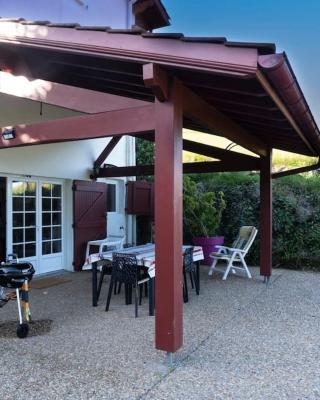 Bel appartement avec terrasse jardin vue montagne