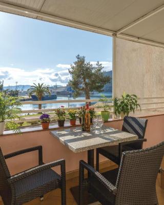 Two-Bedroom Apartment In Ploce