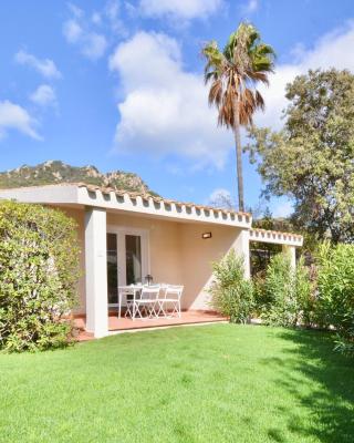 Residence in Costa Rei just 450 meters from the beach, apartments with air conditioning and outdoor private area