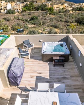 Stylish Duplex 3 Bedroom Jacuzzi, BBQ, Scenic Views