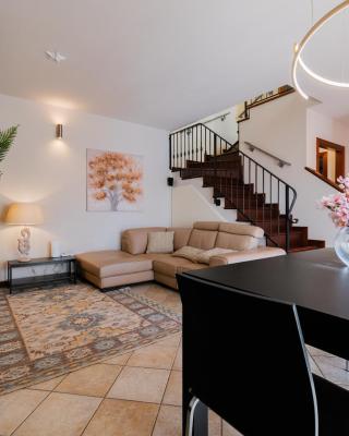 Casa di Iaio - 90 m2 apt with Free Wi-Fi, Netflix, Home Cinema & Parking