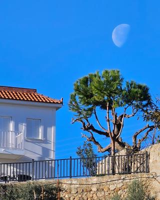Peloponnese Hideout - White house with the sea view