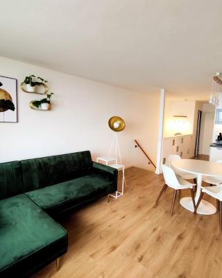2-Zimmer Wohnung, Pools, Sauna und Balkon