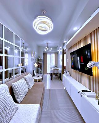 Cozypura Staycation near MOA, Airport , with free fast WIFI, Netflix and pay parking