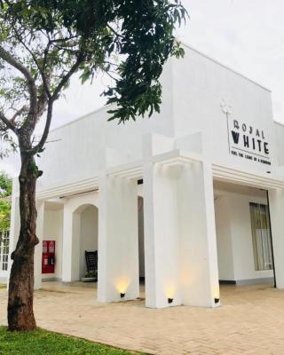 New Royal White Tourist Rest Hotel