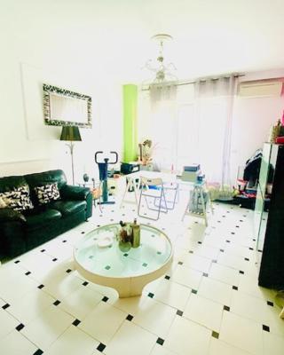 ART GALLERY Flat