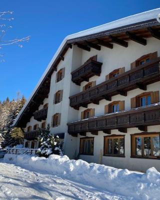 Hotel Lares