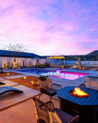 HUGE House in Joshua Tree/Yucca Valley with Pool & Hot Tub