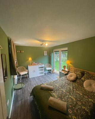 Farsley guest room seperate entrance with double bedroom and private shower room