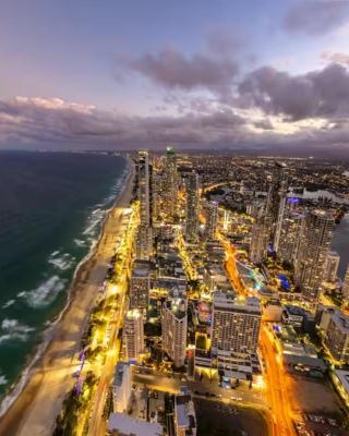 Surfers Beachside Luxury - Stunning Panoramic View