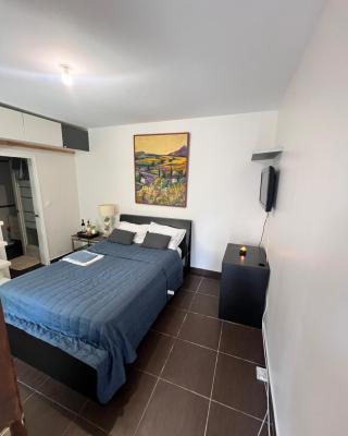 Renovated Gem 15 mins train to Paris