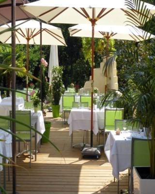 Logis Hôtels - Le Pont Bernet - Hotel 2 étoiles et restaurant