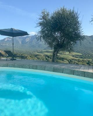 Maison de campagne, deux chambres, vue sur les montagnes