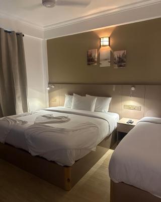 The G Ten Holiday Inn