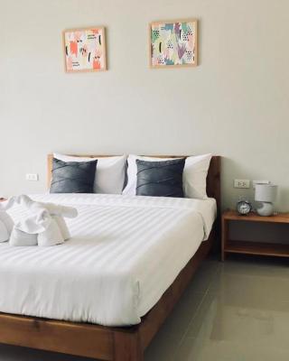 Snooze Inn Phuket - Free Shuttle to Bang Rong Pier