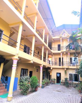Nikunj Safari Guest House Sauraha- A place where you can book jungle wildlife Safari
