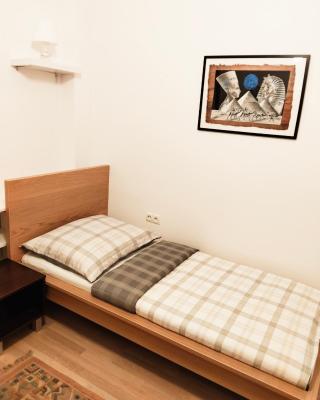 Favorit-Rooms Direkt Metro-U1 best connection to Centralstation and City-Center