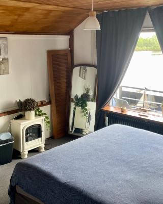 1-2 pp ROOM AMS Airport great view lake
