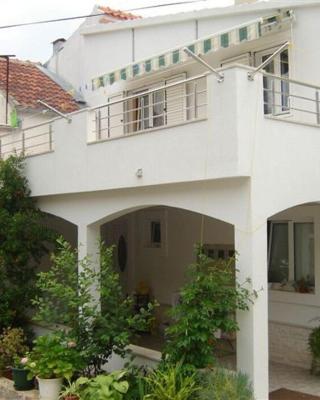 Apartments Zoki