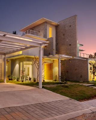 Golf View Home by StayJade, 4BHK, Projector