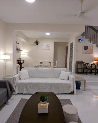 4-15pax Sawatt Homestay at Subang - Entire House