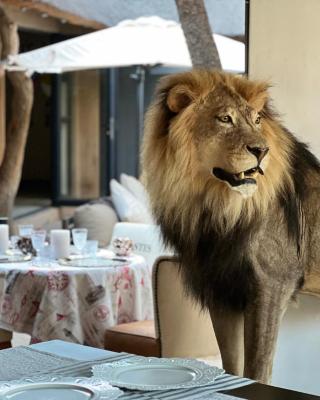 Simba Safaris African Pride Exotic Lodge