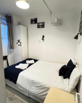 Earl's Court Rooms