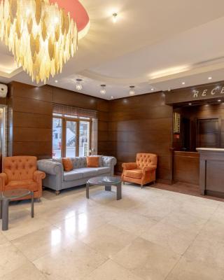 Riviera Hotel