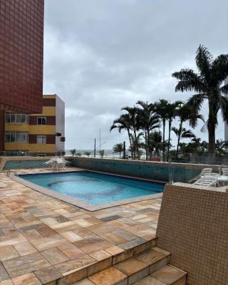 Apto em Caiobá beira mar