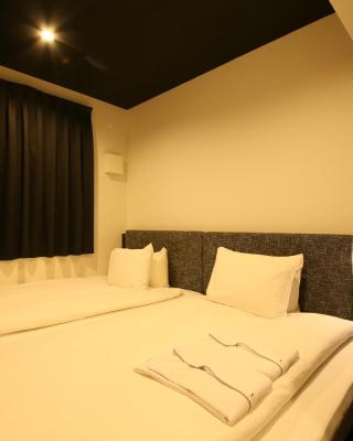 HOTEL TRAD Replay